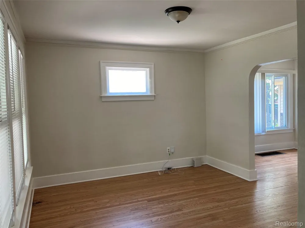 887 SAINT CLAIR  LOWER STREET Grosse Pointe City, MI 48230