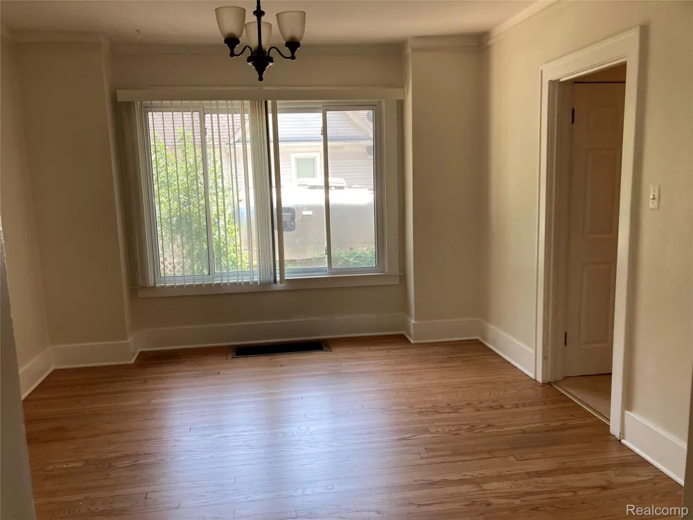 887 SAINT CLAIR  LOWER STREET Grosse Pointe City, MI 48230