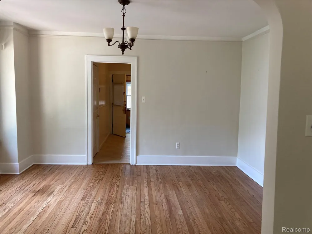887 SAINT CLAIR  LOWER STREET Grosse Pointe City, MI 48230