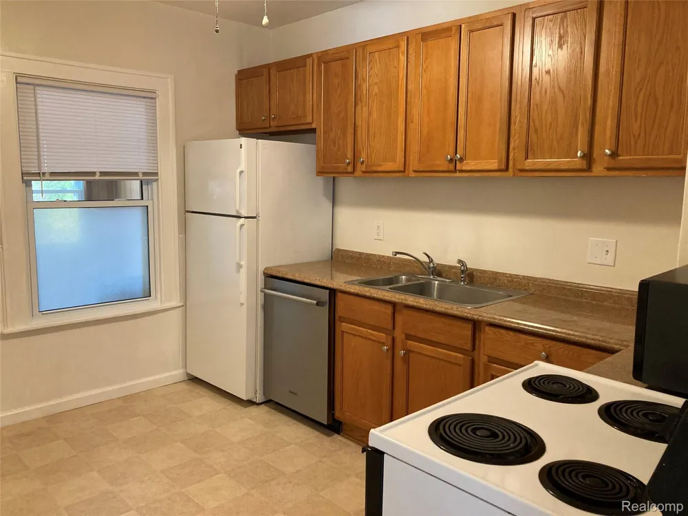 887 SAINT CLAIR  LOWER STREET Grosse Pointe City, MI 48230