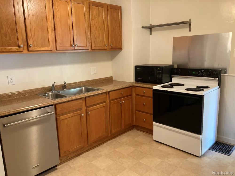 887 SAINT CLAIR  LOWER STREET Grosse Pointe City, MI 48230