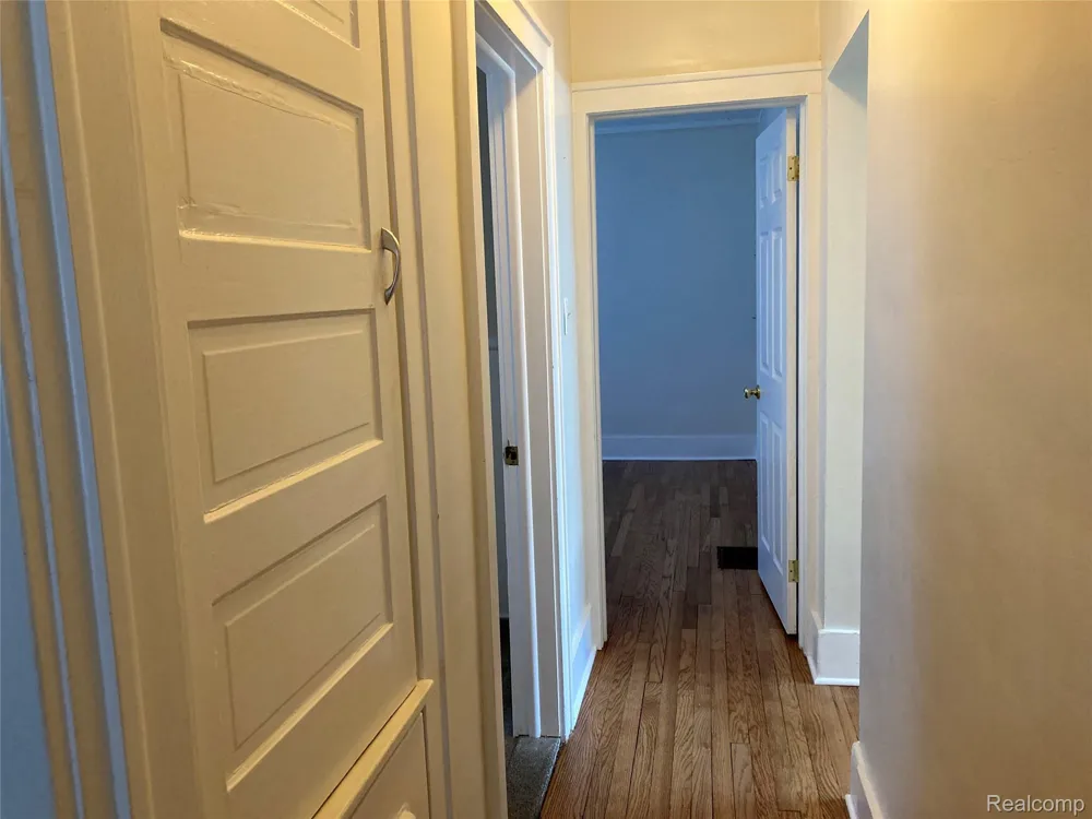 887 SAINT CLAIR  LOWER STREET Grosse Pointe City, MI 48230