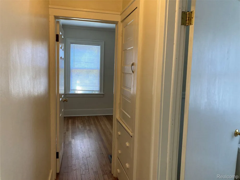 887 SAINT CLAIR  LOWER STREET Grosse Pointe City, MI 48230