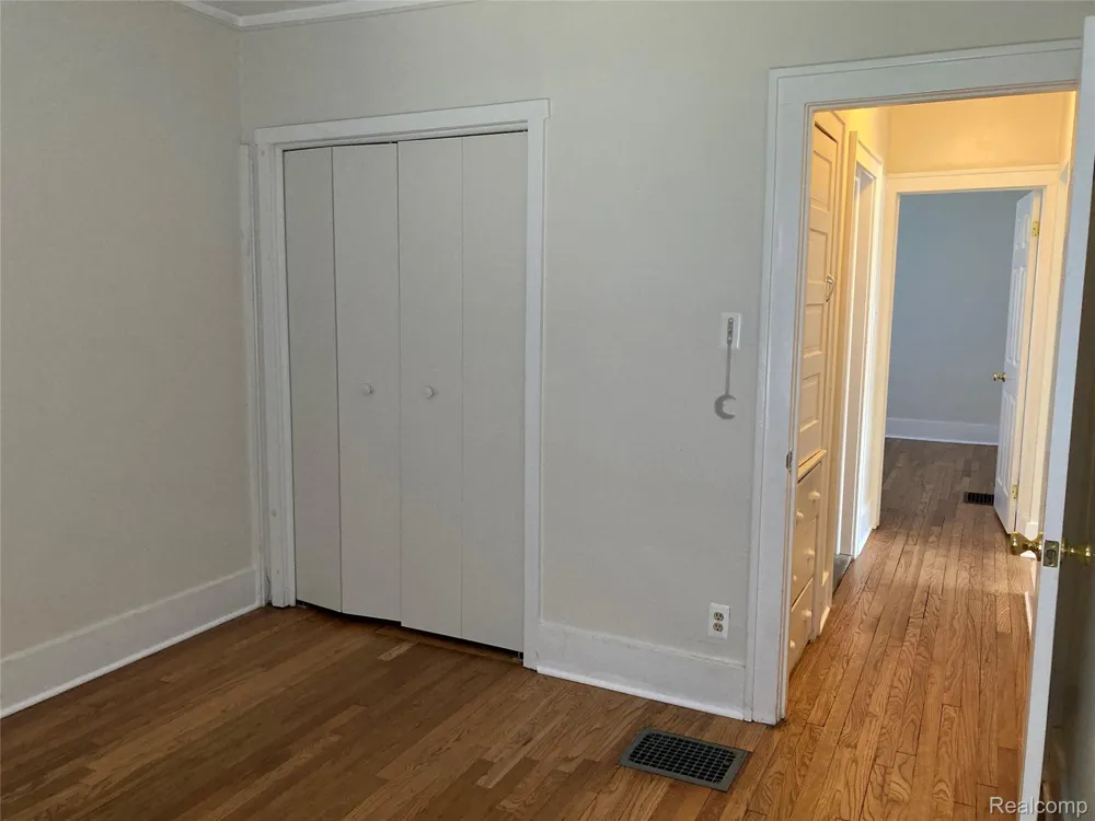 887 SAINT CLAIR  LOWER STREET Grosse Pointe City, MI 48230