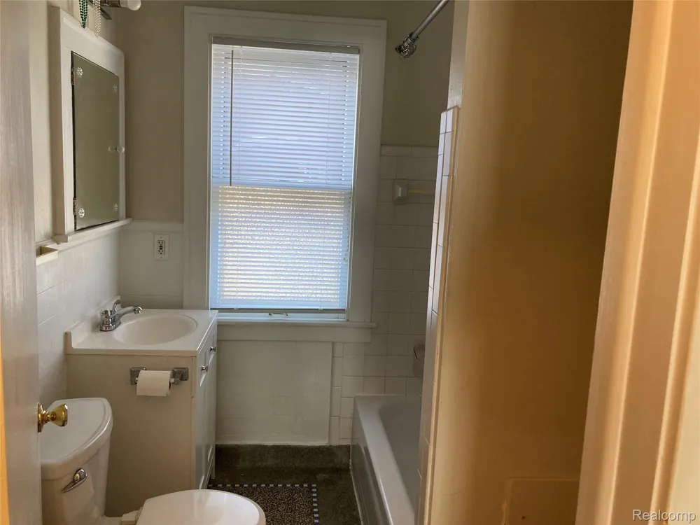 887 SAINT CLAIR  LOWER STREET Grosse Pointe City, MI 48230