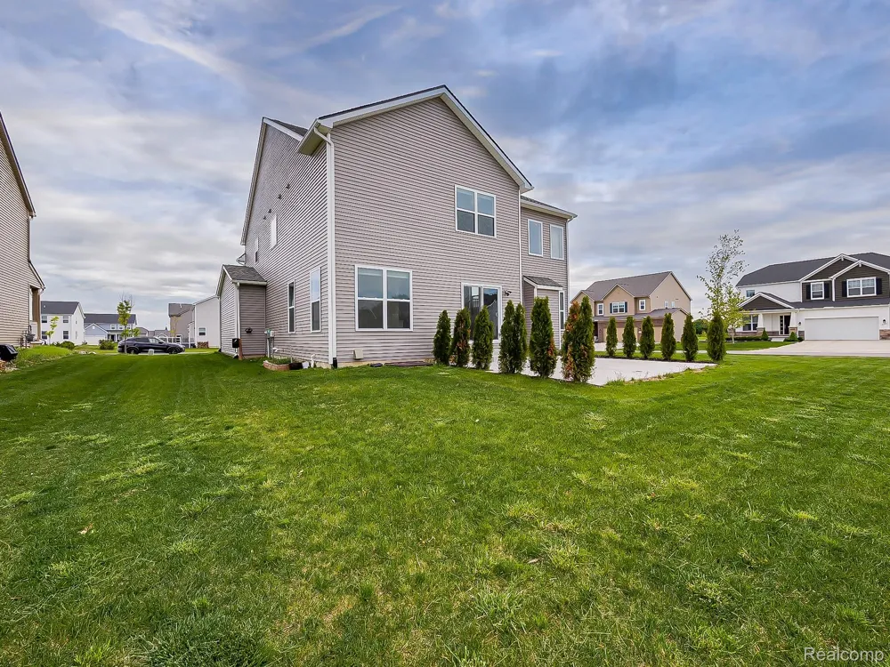 2716 Maize Loop Saline Township, MI 48176