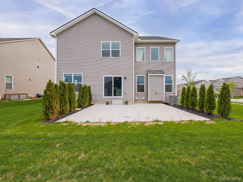 2716 Maize Loop Saline Township, MI 48176