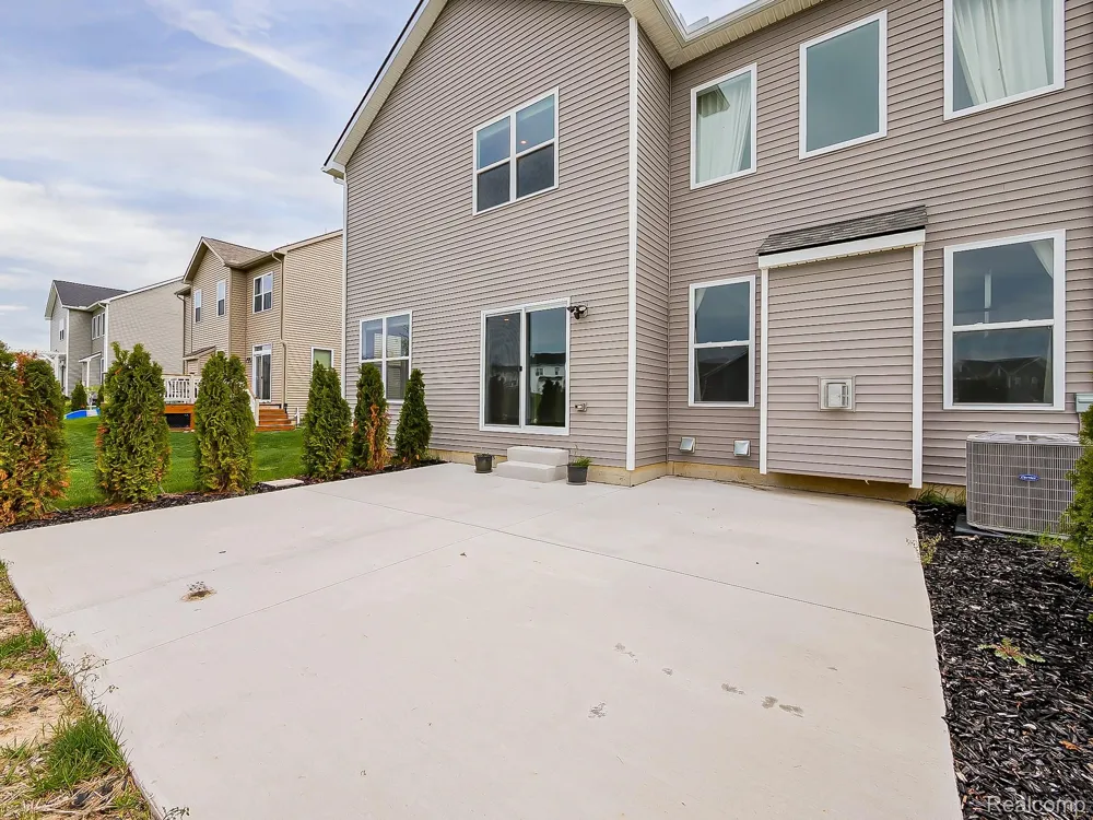 2716 Maize Loop Saline Township, MI 48176
