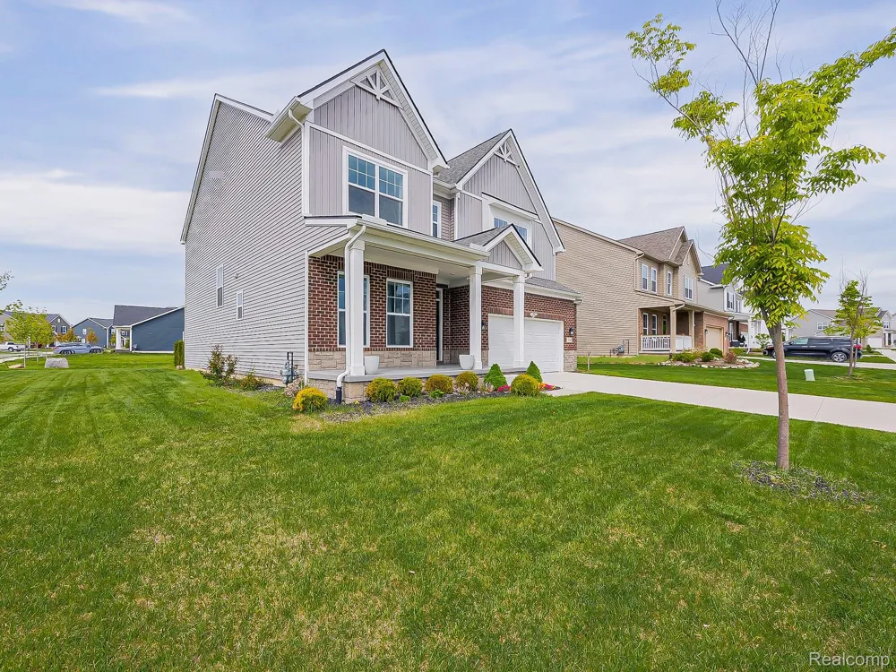2716 Maize Loop Saline Township, MI 48176