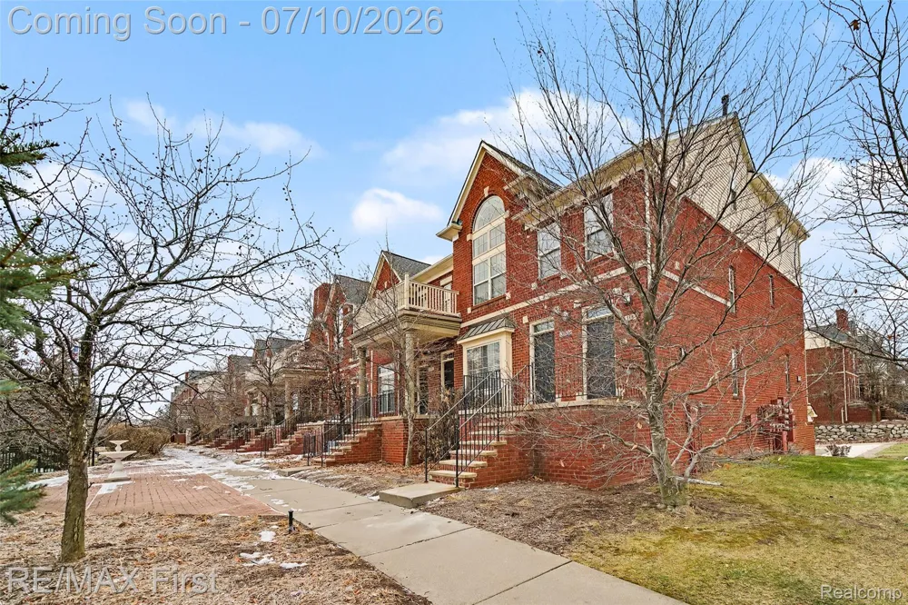 1582 Devon Lane Troy City, MI 48084