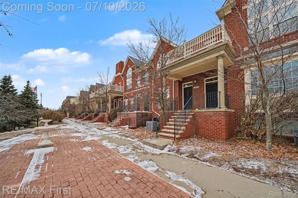 1582 Devon Lane Troy City, MI 48084