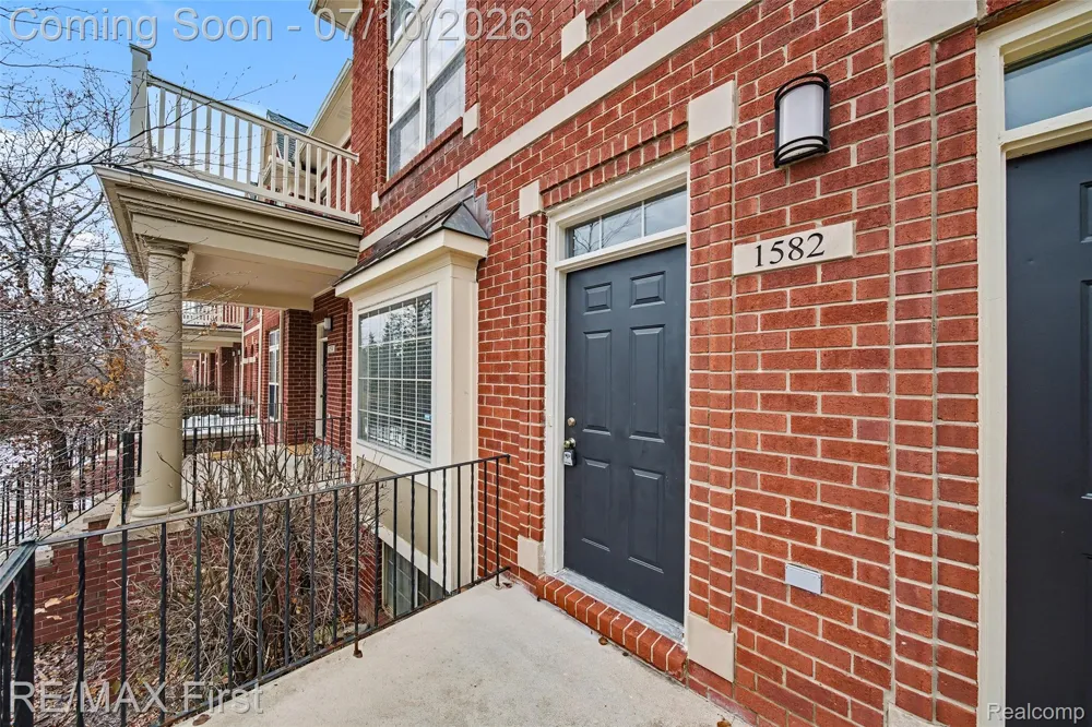 1582 Devon Lane Troy City, MI 48084