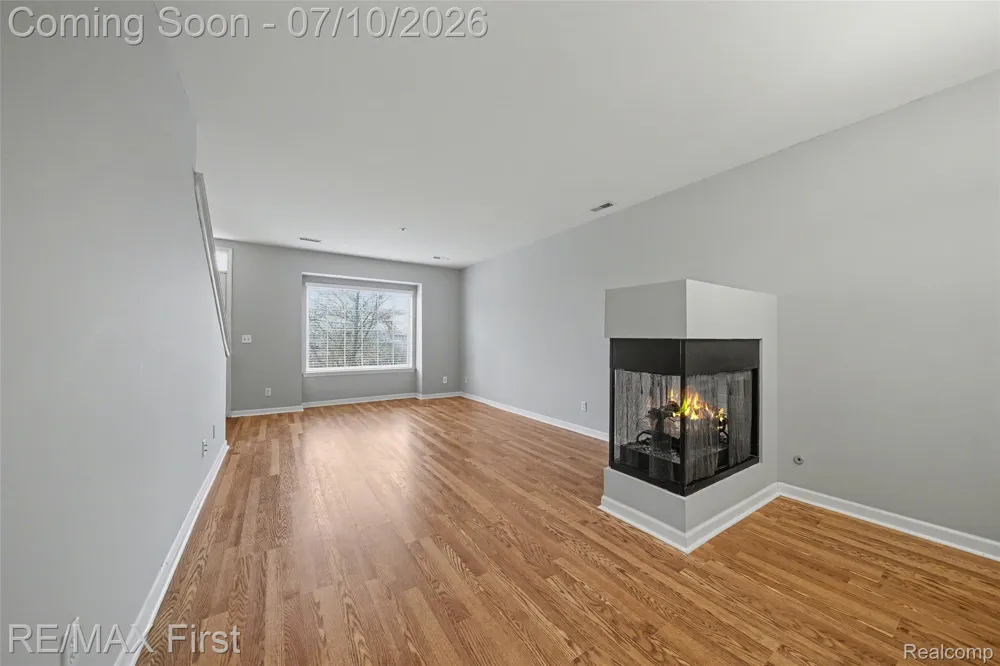 1582 Devon Lane Troy City, MI 48084