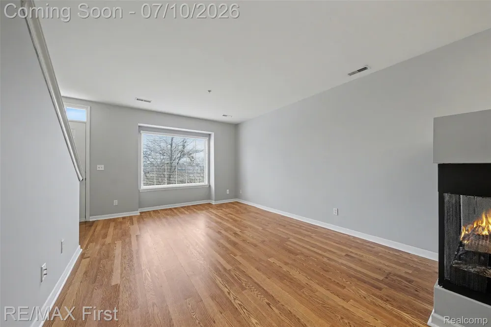 1582 Devon Lane Troy City, MI 48084
