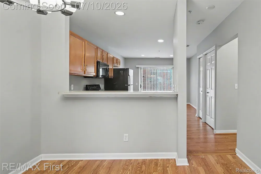 1582 Devon Lane Troy City, MI 48084