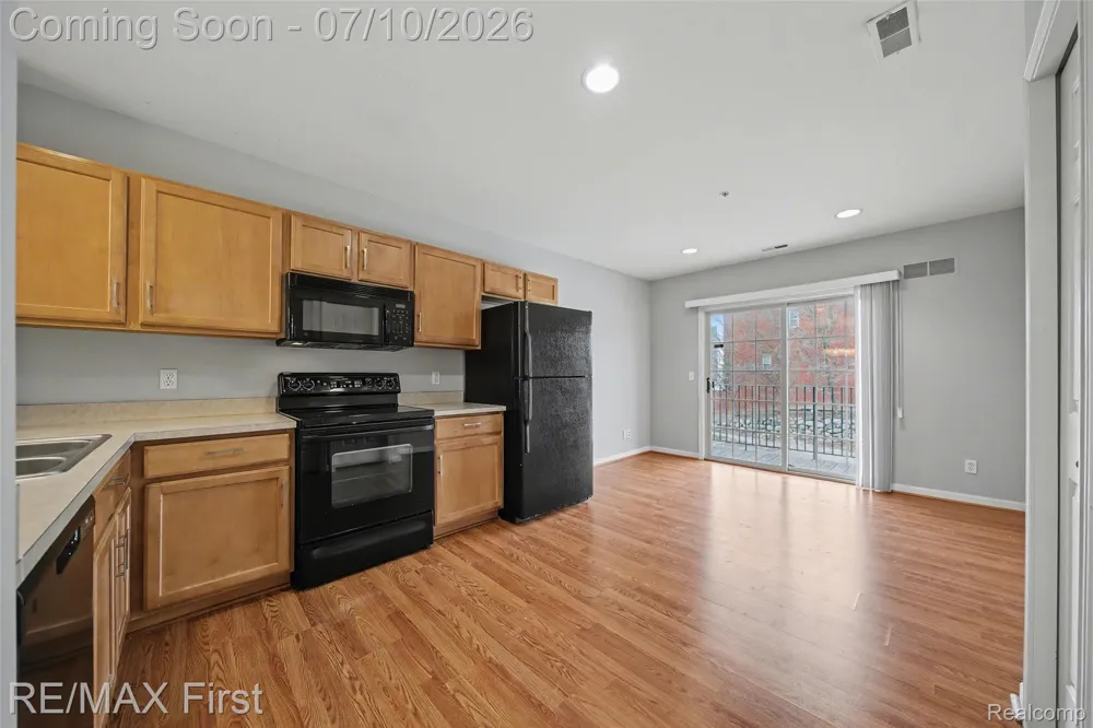 1582 Devon Lane Troy City, MI 48084