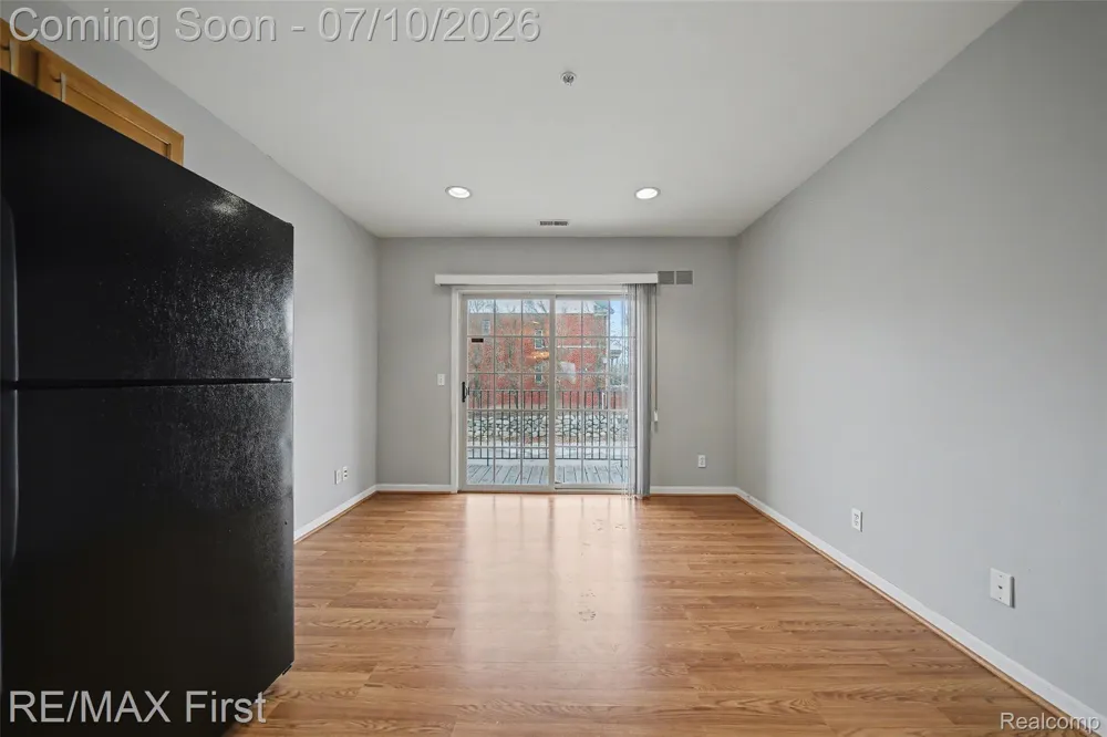 1582 Devon Lane Troy City, MI 48084