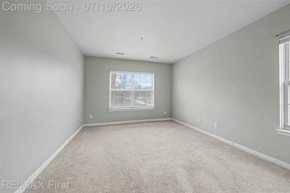 1582 Devon Lane Troy City, MI 48084