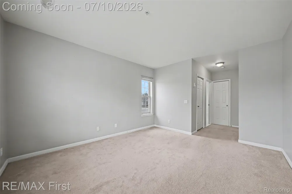 1582 Devon Lane Troy City, MI 48084