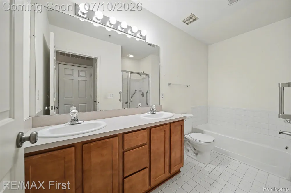 1582 Devon Lane Troy City, MI 48084