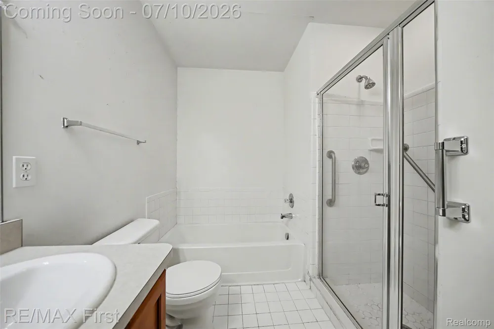1582 Devon Lane Troy City, MI 48084
