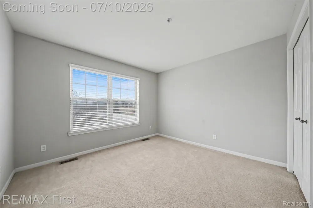 1582 Devon Lane Troy City, MI 48084