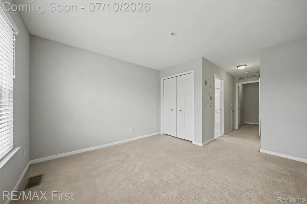1582 Devon Lane Troy City, MI 48084