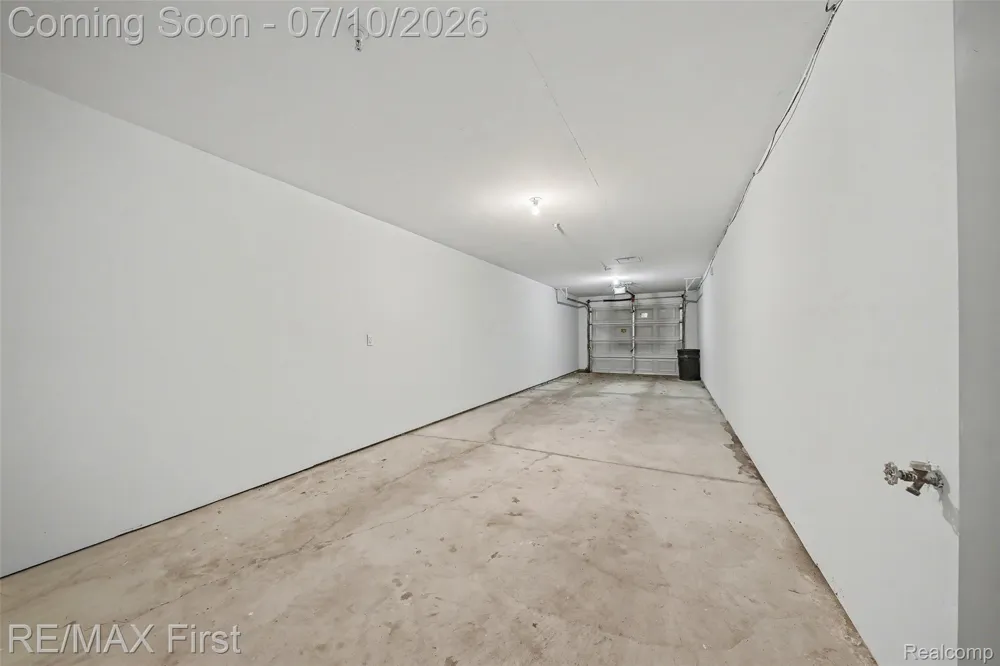 1582 Devon Lane Troy City, MI 48084