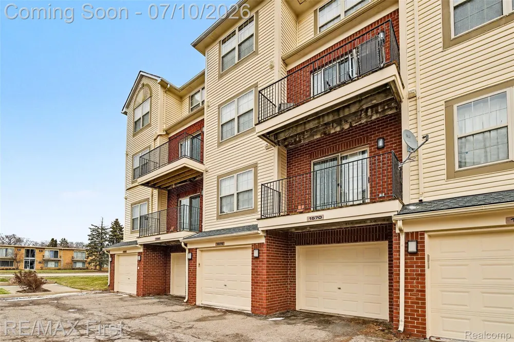 1582 Devon Lane Troy City, MI 48084