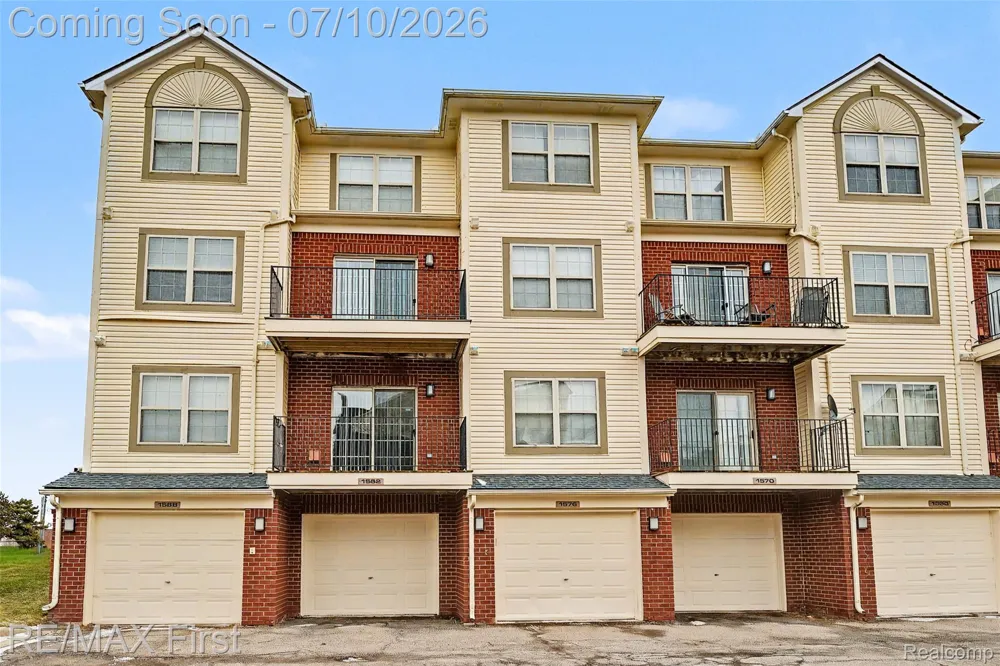 1582 Devon Lane Troy City, MI 48084