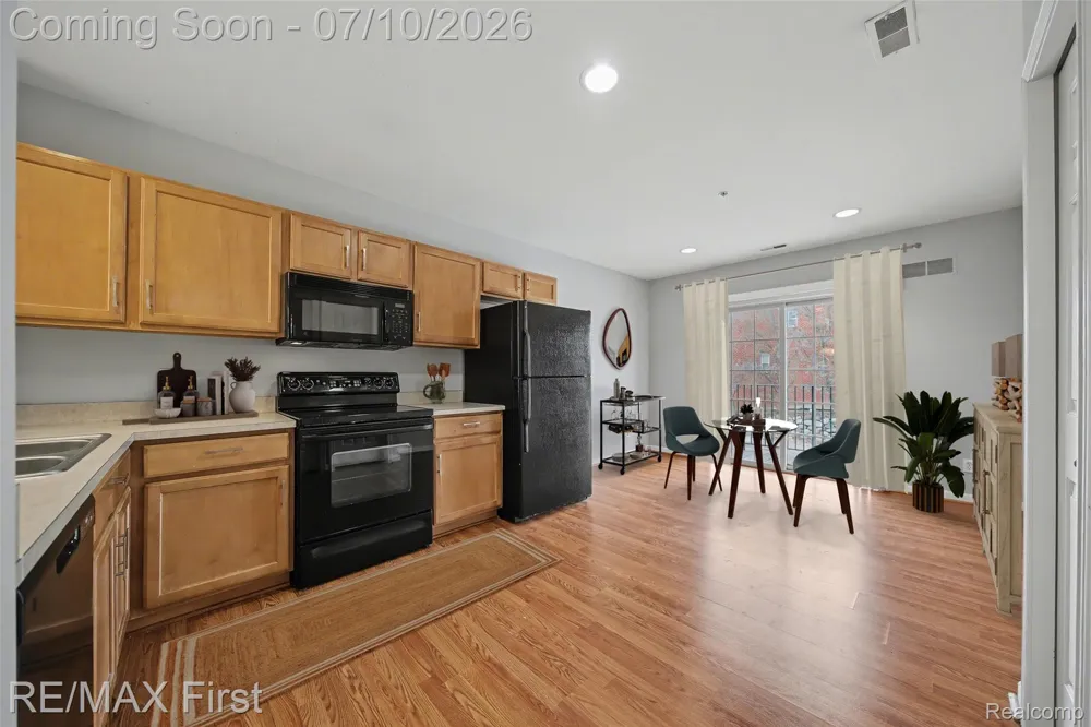 1582 Devon Lane Troy City, MI 48084