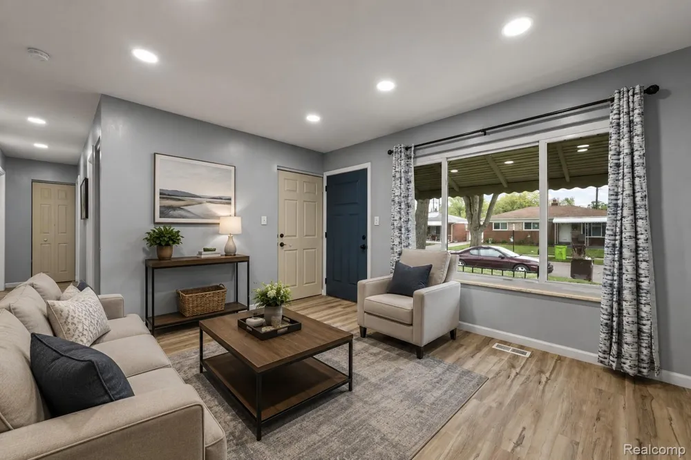 7218 Superior Center Line City, MI 48015