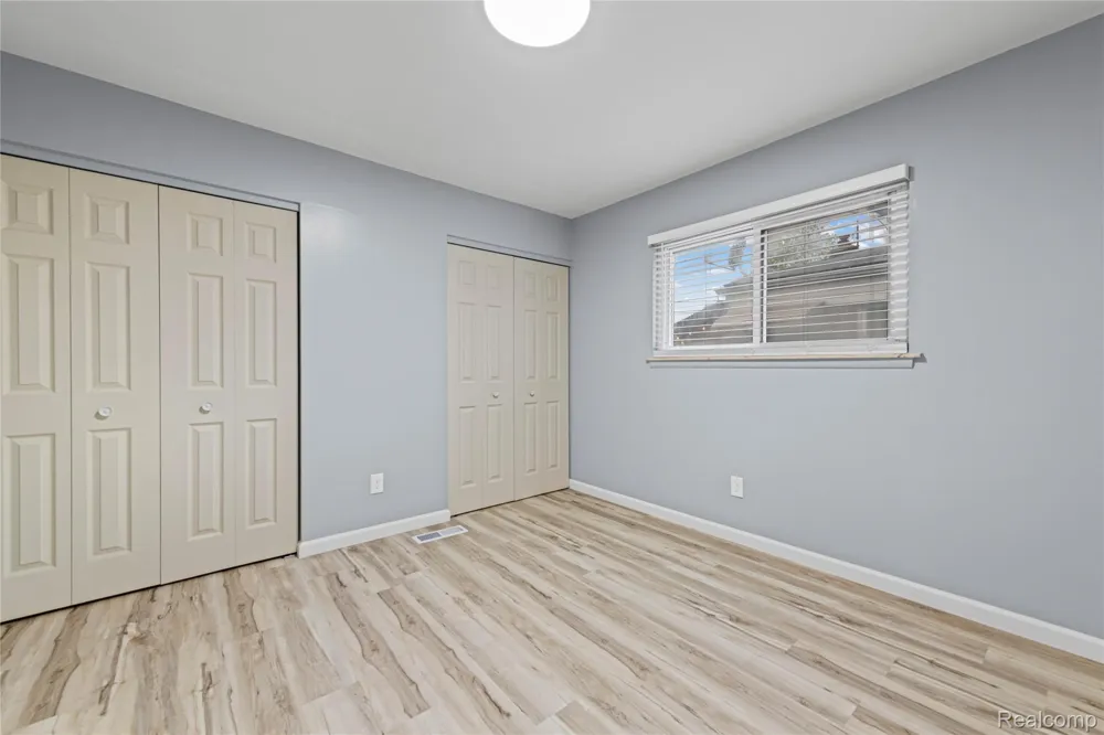 7218 Superior Center Line City, MI 48015