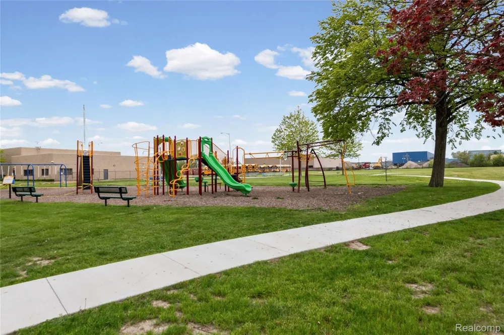 7218 Superior Center Line City, MI 48015