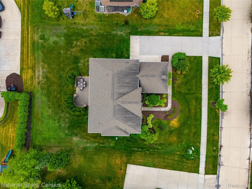 52347 Ferndale Drive Lyon Charter Township, MI 48167
