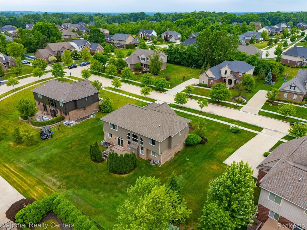52347 Ferndale Drive Lyon Charter Township, MI 48167