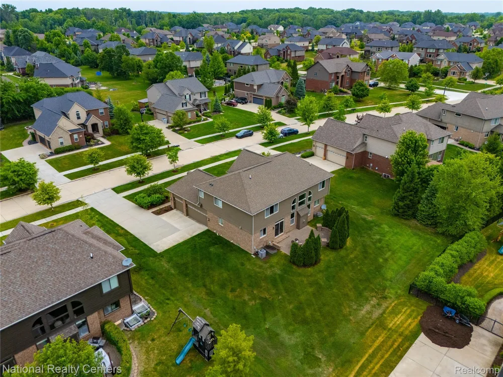 52347 Ferndale Drive Lyon Charter Township, MI 48167