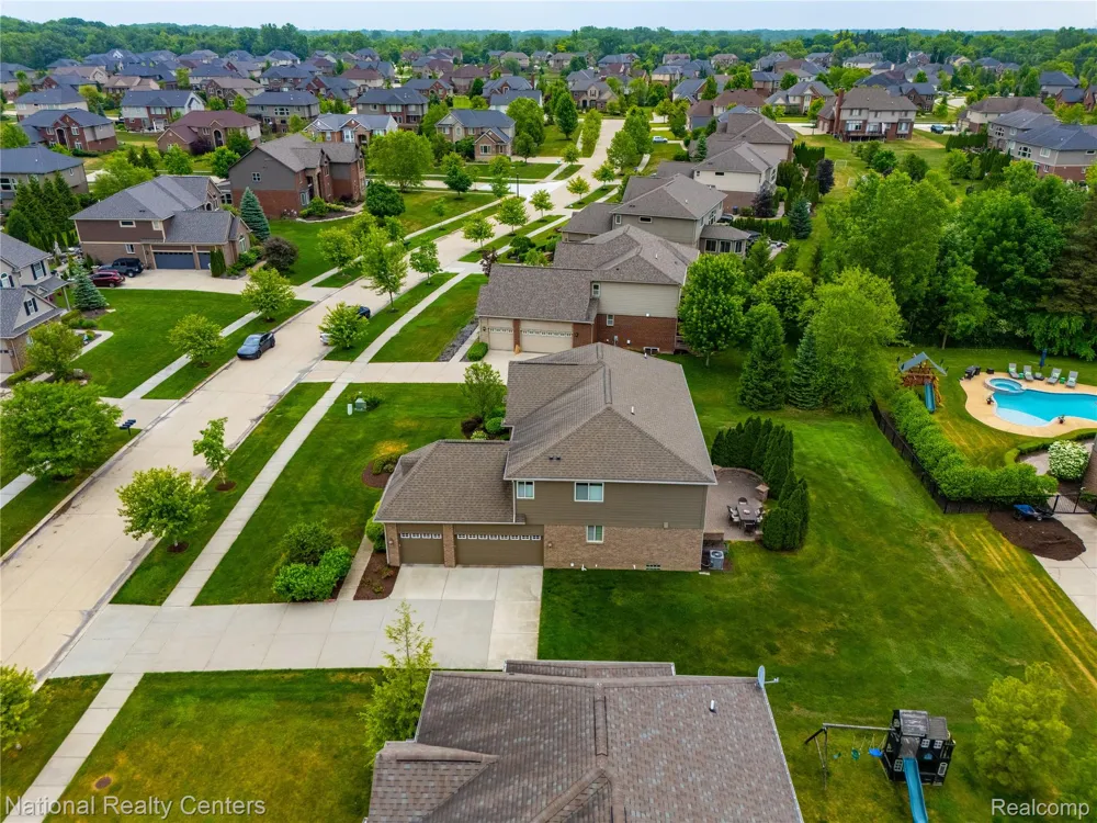 52347 Ferndale Drive Lyon Charter Township, MI 48167