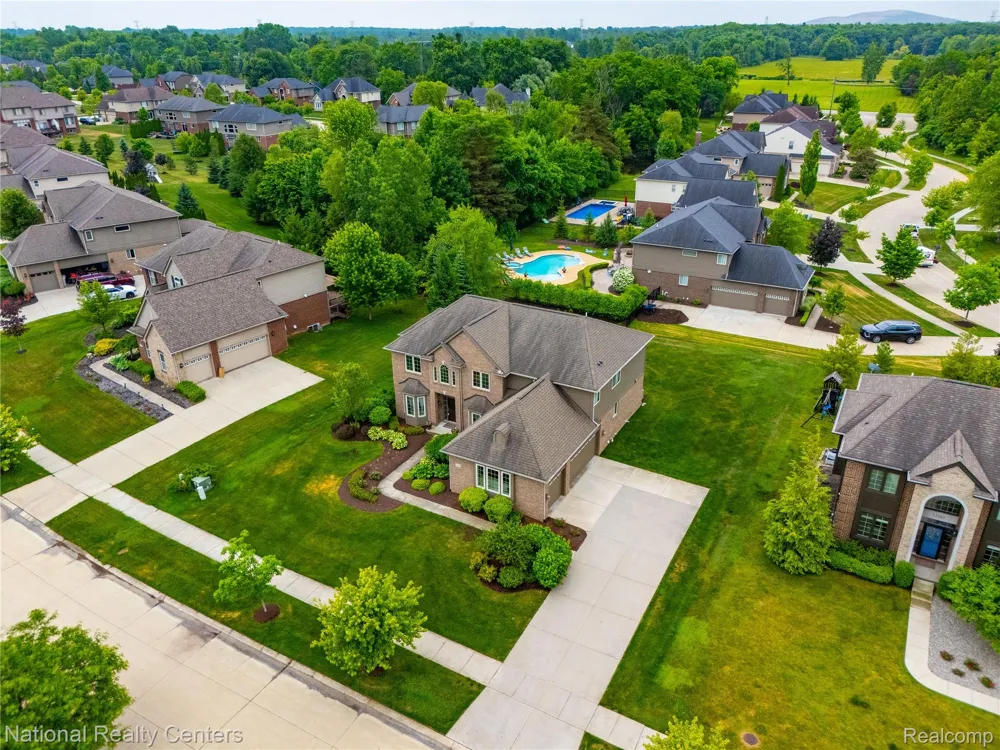 52347 Ferndale Drive Lyon Charter Township, MI 48167