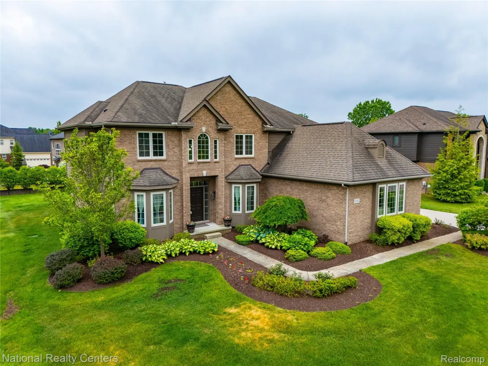 52347 Ferndale Drive Lyon Charter Township, MI 48167