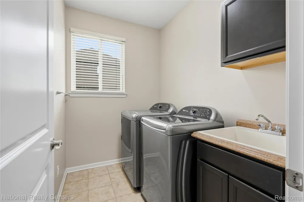 52347 Ferndale Drive Lyon Charter Township, MI 48167
