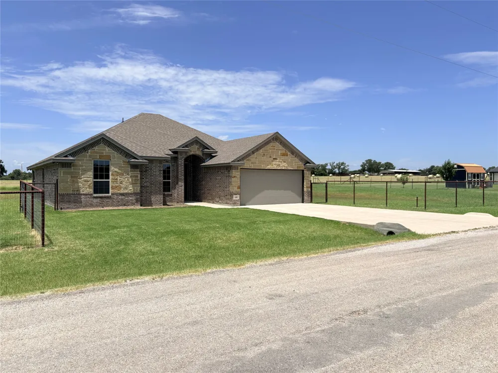 109 Cool Meadows Court Millsap, TX 76066