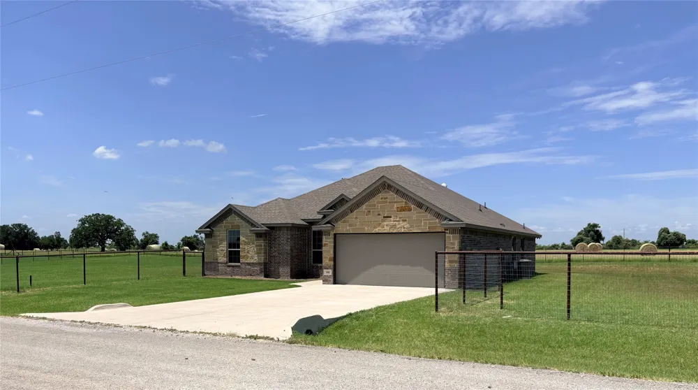 109 Cool Meadows Court Millsap, TX 76066