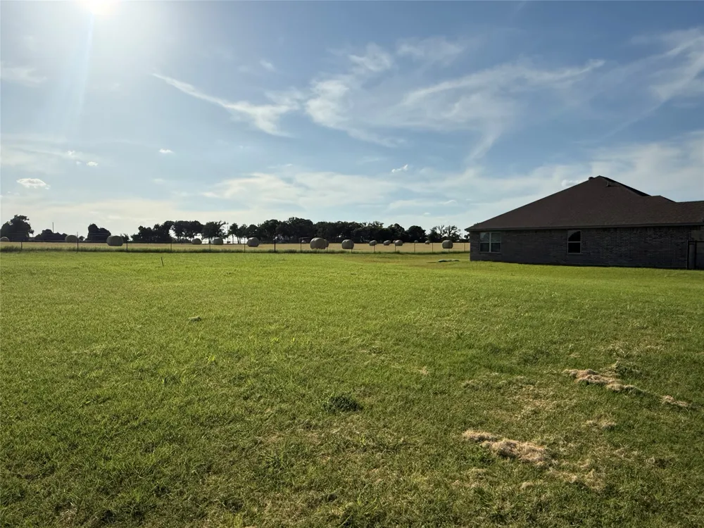 109 Cool Meadows Court Millsap, TX 76066