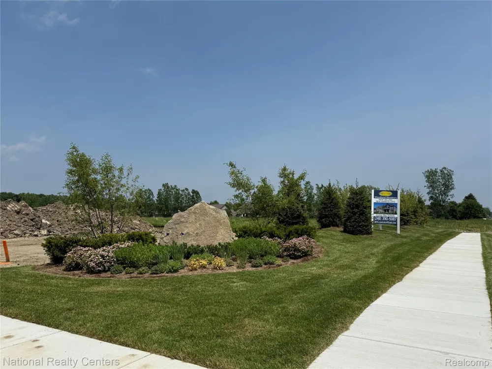 53182 Woodland Meadows Chesterfield Township, MI 48047
