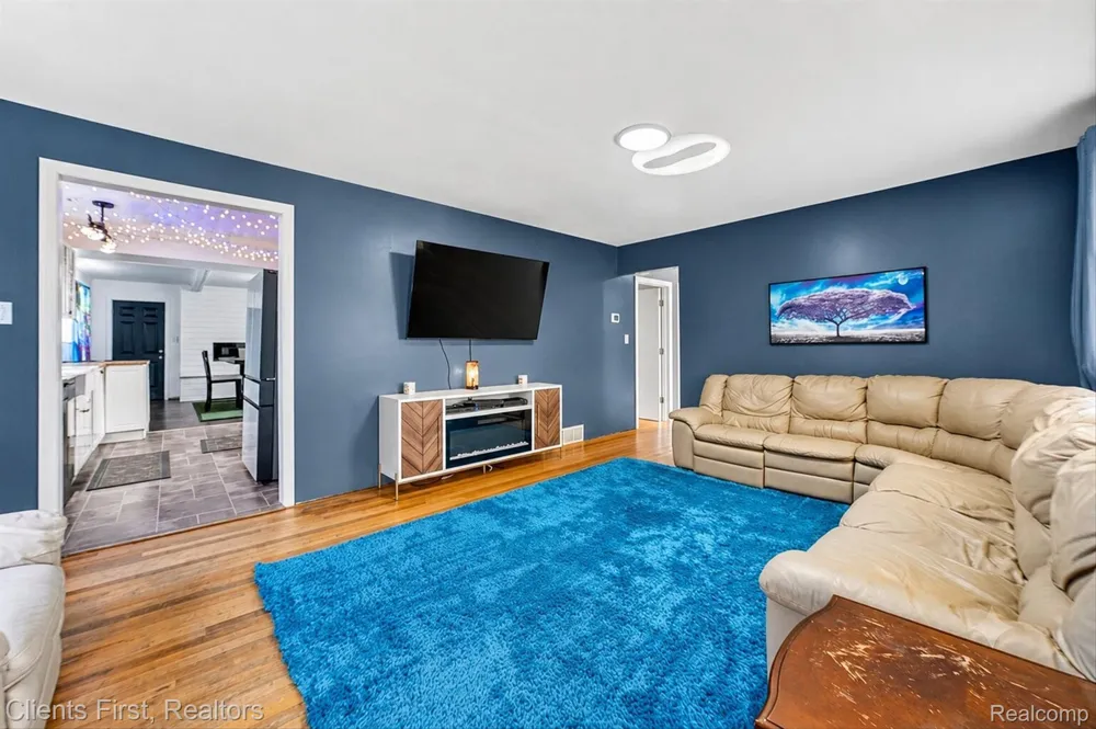 7520 Sloan Street Taylor City, MI 48180