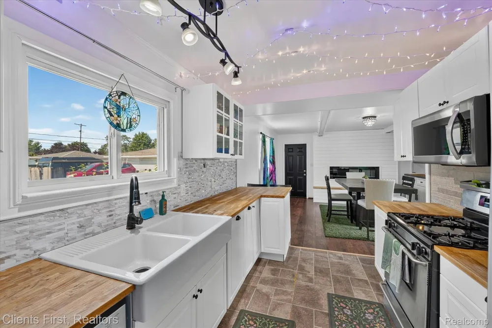 7520 Sloan Street Taylor City, MI 48180
