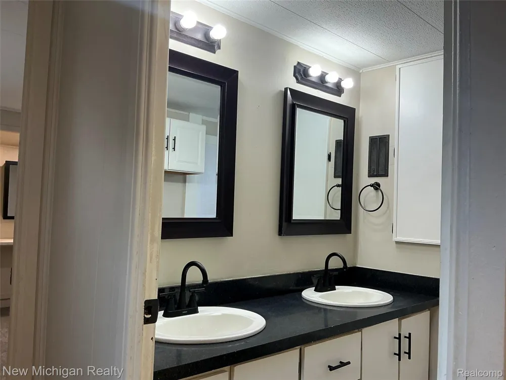 14 HIGHLAND TERRACE White Lake Charter Township, MI 48386