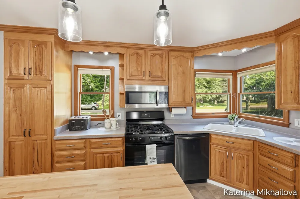 409 Grandview Avenue Homer Village, MI 49245