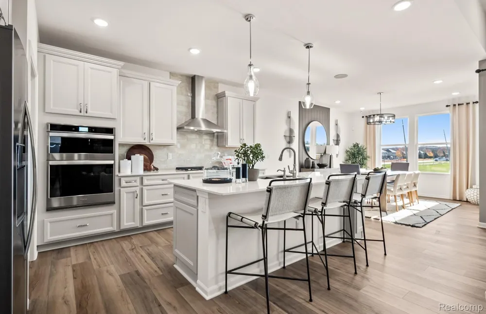 20633 West Kilburn Drive Macomb Township, MI 48044